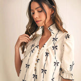 Női trapéz ruha – Természetes szálak – Puffos ujjak – Csomóminta – Térd feletti szabású