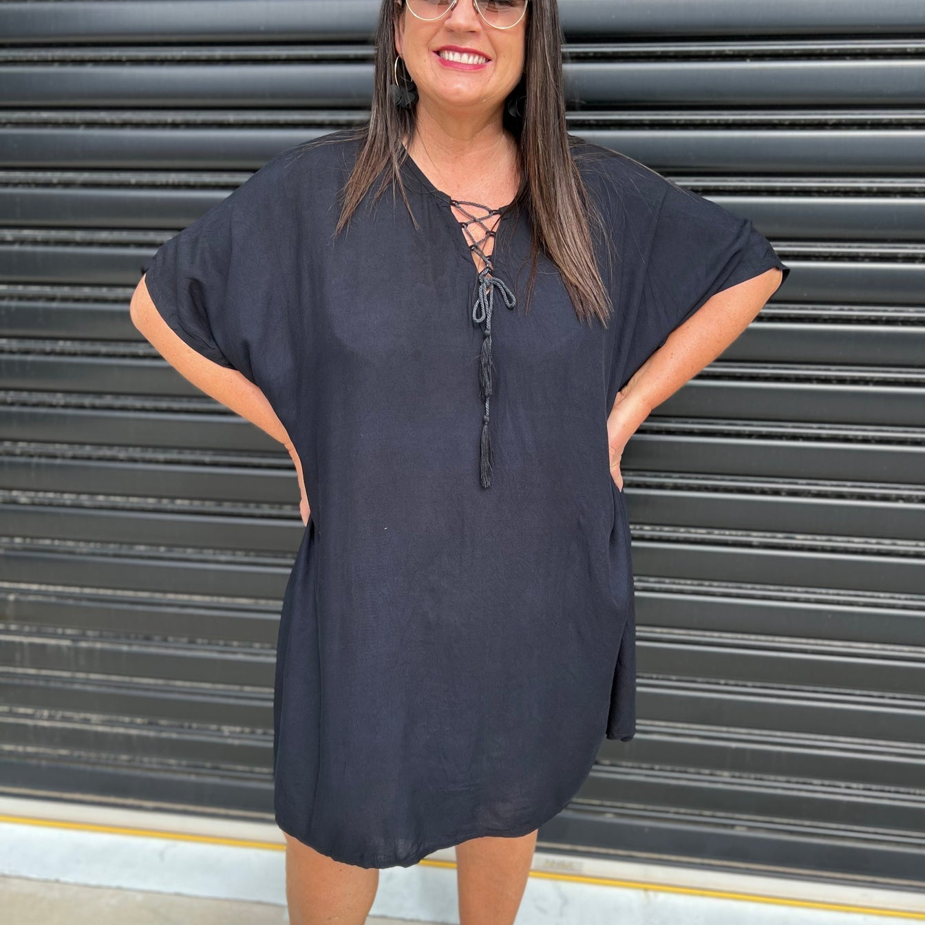 Női kaftán ruha - bő szabású - batikolt minta - fűzős gallér - rövid ujjú