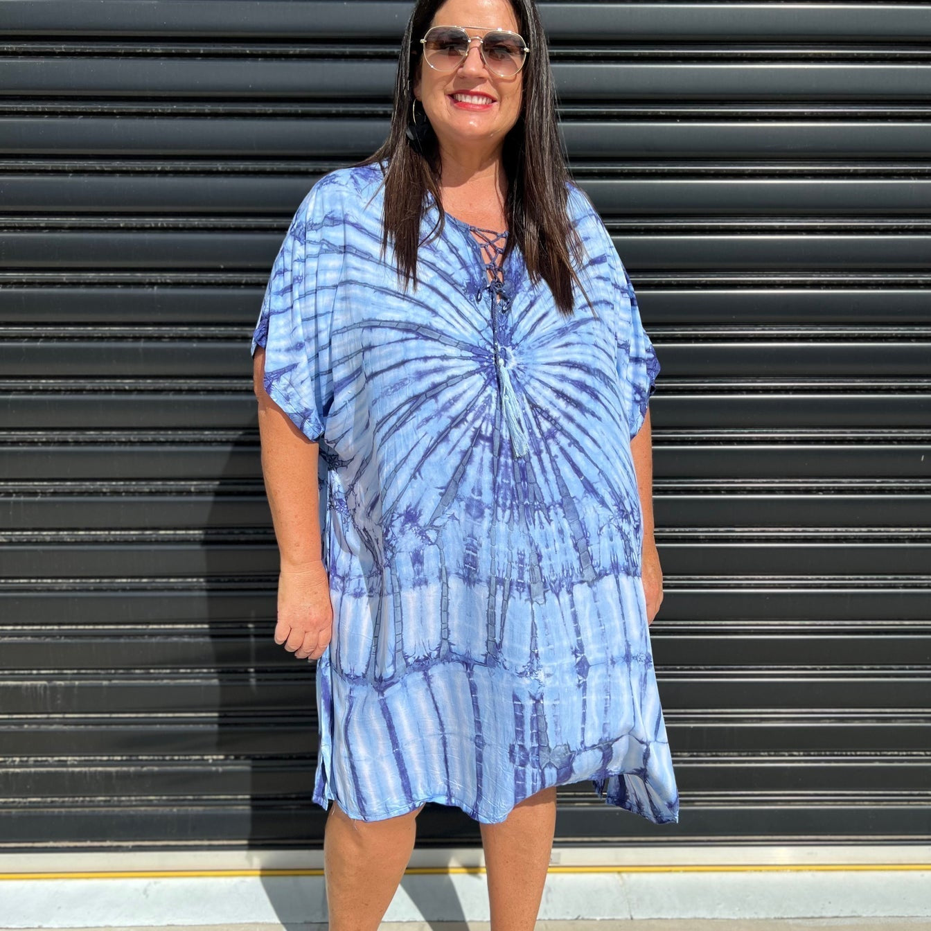 Női kaftán ruha - bő szabású - batikolt minta - fűzős gallér - rövid ujjú